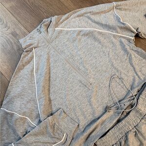 Light Gray Pullover Half-Zip Top with White Piping Set